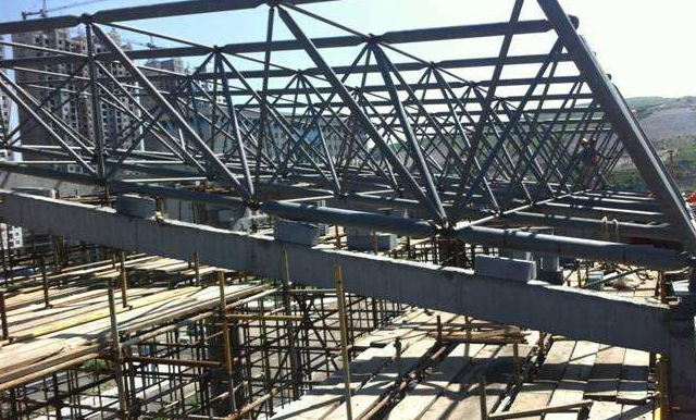 永安简述网架公司的黑色压型钢板的吊装步履