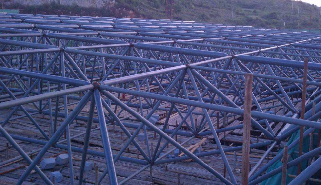 乌兰浩特概述网架加工公司对网架保温隔热的办法